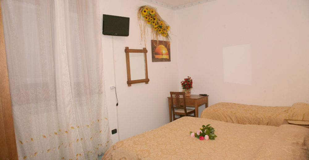 מלון אג'רולה Agriturismo Mare E Monti מראה חיצוני תמונה