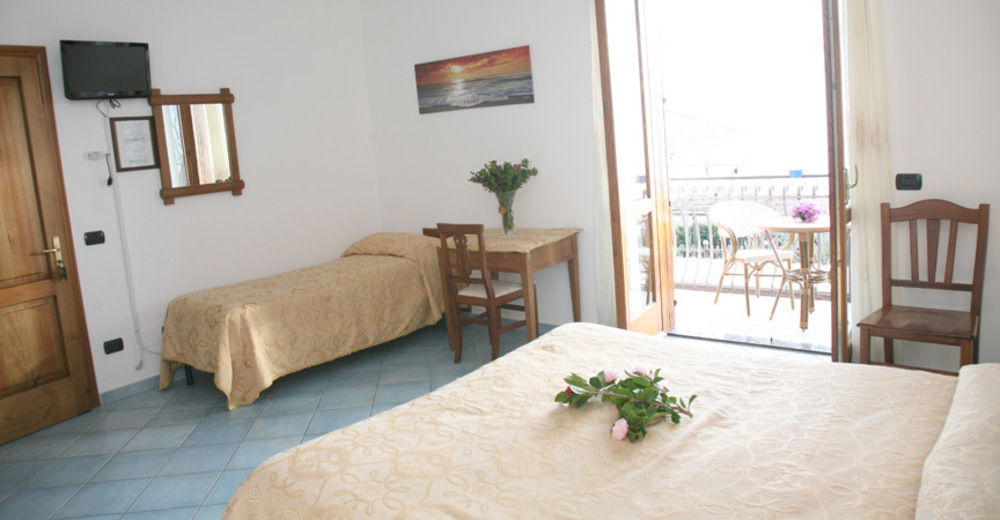 מלון אג'רולה Agriturismo Mare E Monti מראה חיצוני תמונה