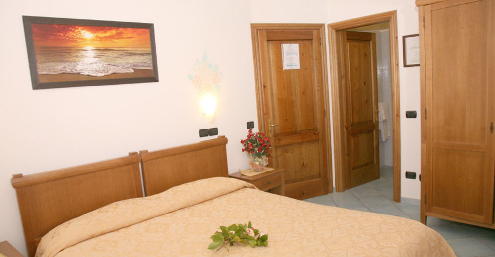 מלון אג'רולה Agriturismo Mare E Monti מראה חיצוני תמונה