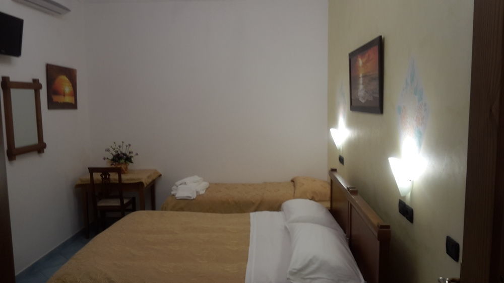 מלון אג'רולה Agriturismo Mare E Monti מראה חיצוני תמונה