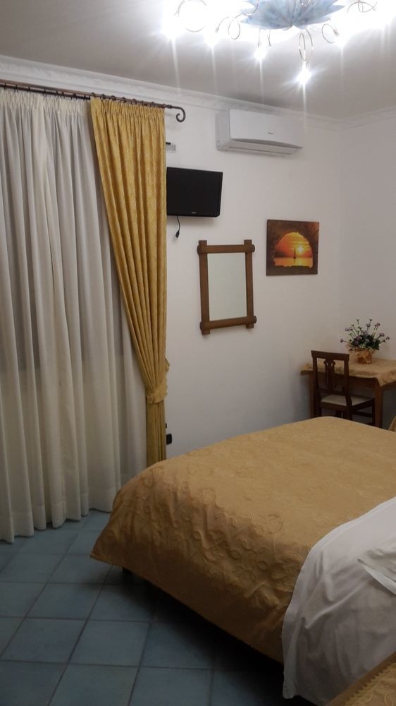 מלון אג'רולה Agriturismo Mare E Monti מראה חיצוני תמונה