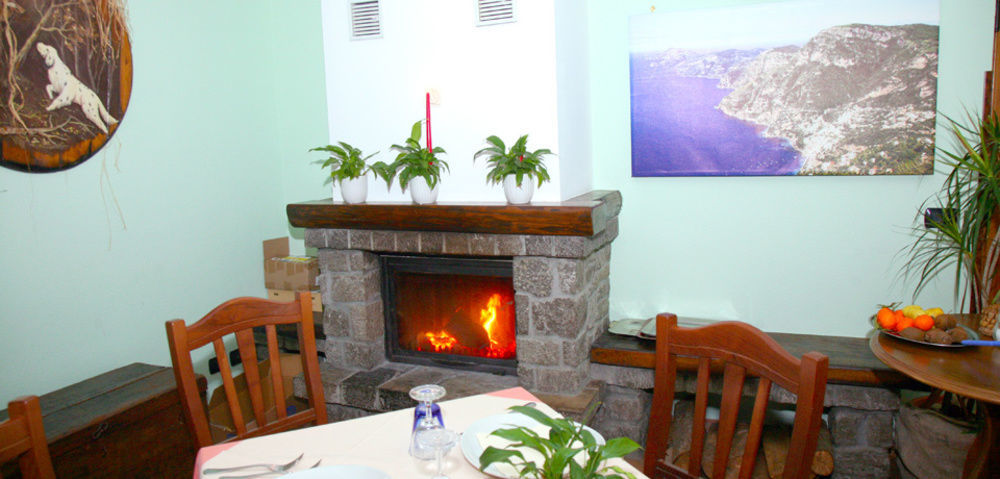 מלון אג'רולה Agriturismo Mare E Monti מראה חיצוני תמונה