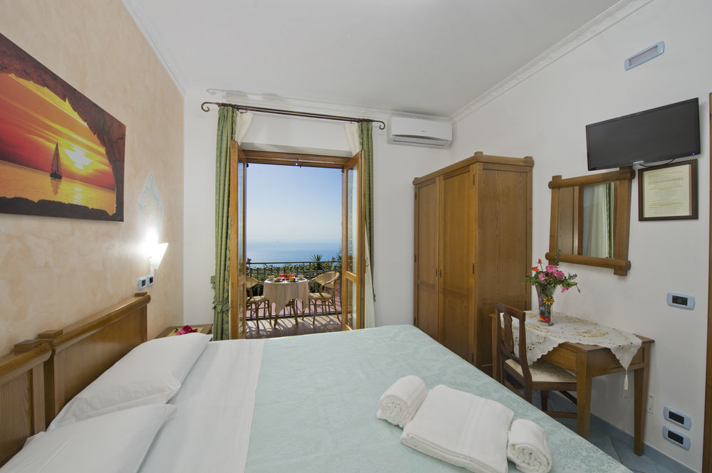 מלון אג'רולה Agriturismo Mare E Monti מראה חיצוני תמונה